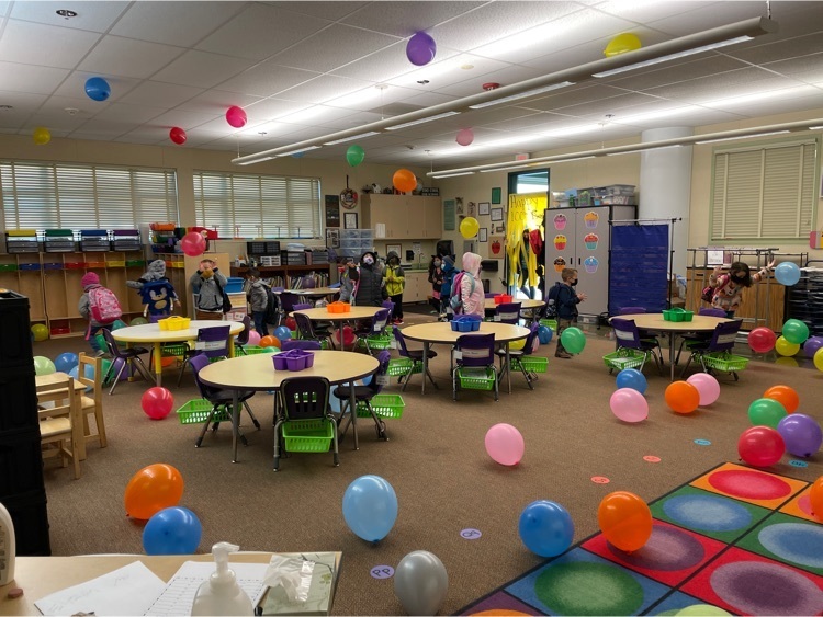 Tk had 100 Balloons in their class.