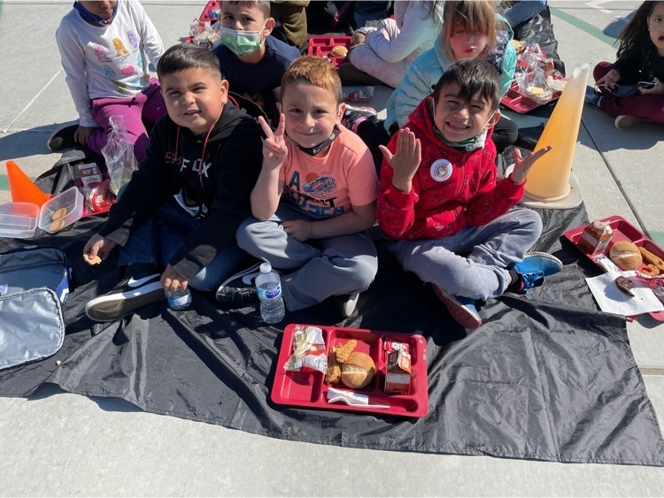 Kinder students enjoying picnic day.